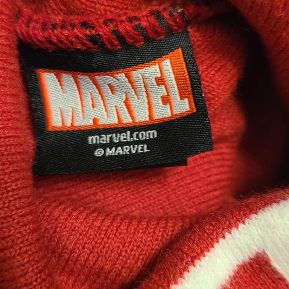 Deadpool black and red toque - Picture 3 of 5